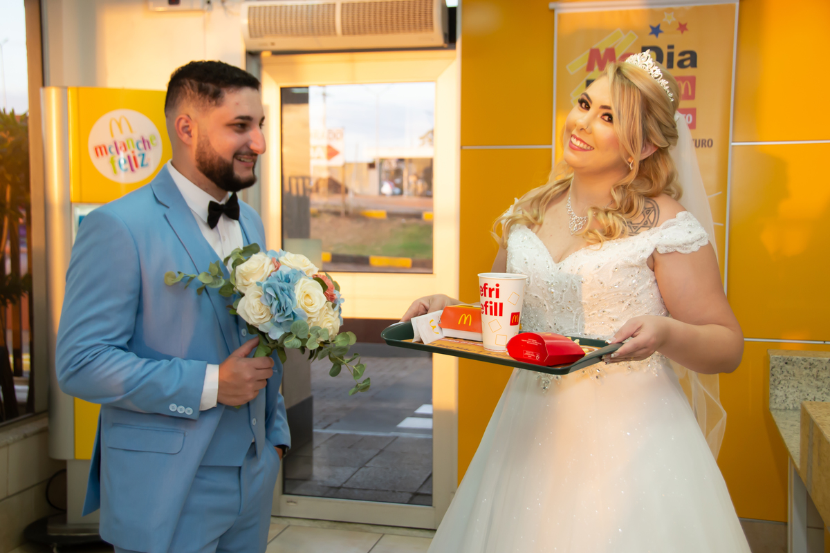 mini ensaio street wedding no  Mc Donalds 