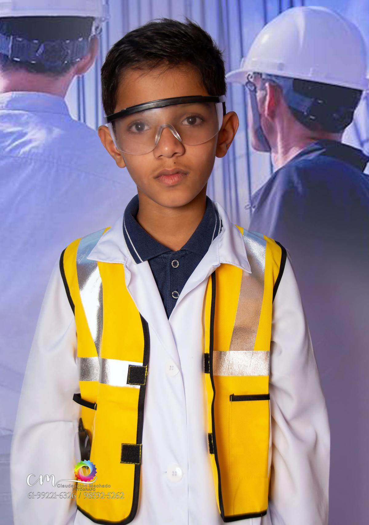 engenharia: A engenharia civil é o ramo da engenharia que planeja, projeta, executa e gerencia obras e empreendimentos