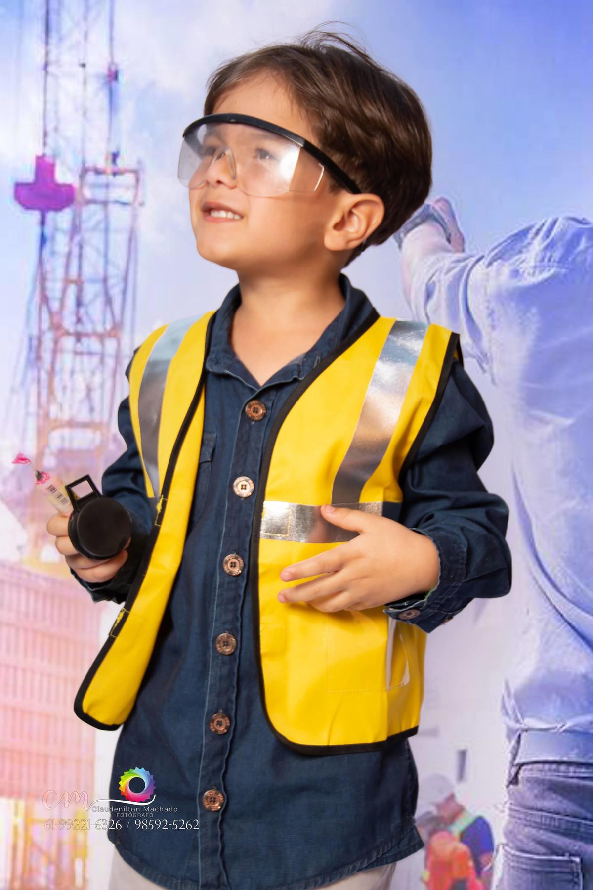 engenharia: A engenharia civil é o ramo da engenharia que planeja, projeta, executa e gerencia obras e empreendimentos