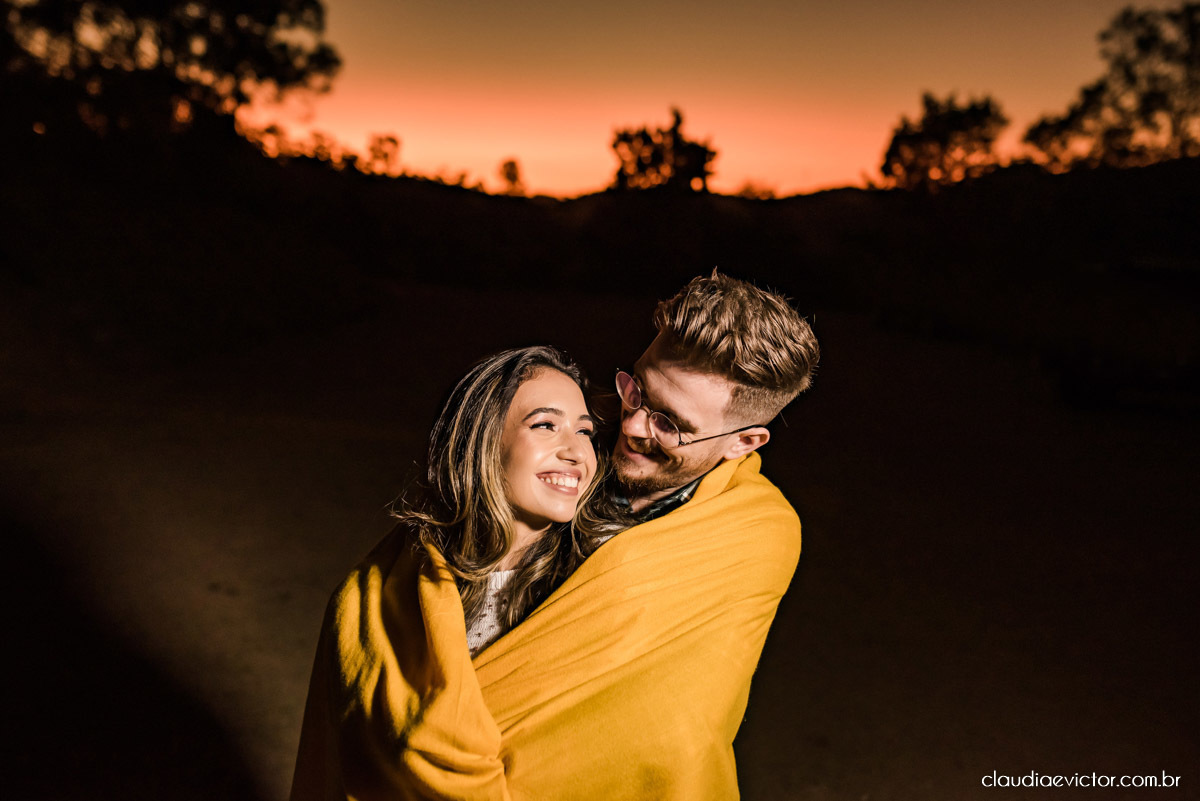 Ensaio Casal pre wedding feito por fotógrafo de casamento vila velha fotógrafo de casamento serra fotógrafo de casamento vitória por do sol pedra azul fotos de casal