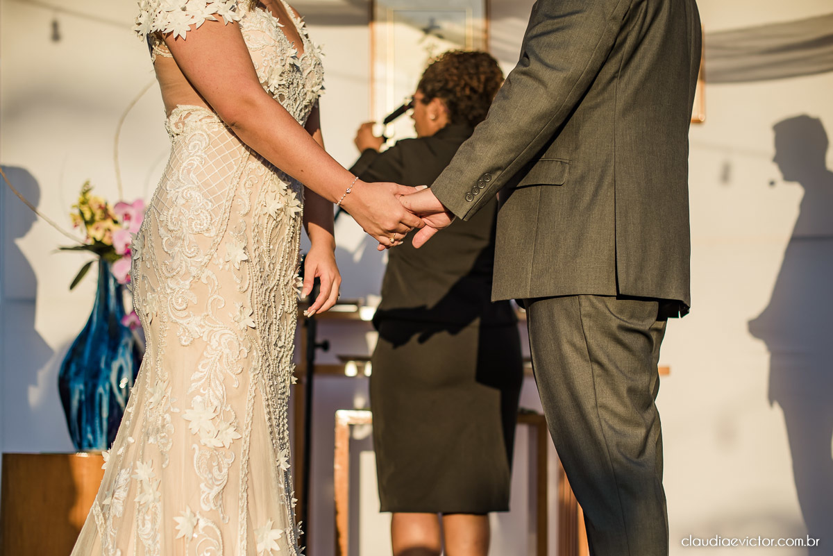 Casamento de dia por do sol fotógrafo de Casamento em Vila Velha fotógrafo de Casamento em Serra fotógrafo de Casamento em Vitória fotógrafo de Casamento em cariacica fotógrafo de Casamento em Aracruz noiva vestido de noiva cerimonial ponta dos Fachos
