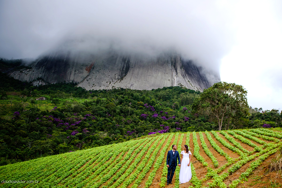 Lindo casamento com noivo e noiva realizado em Vila Velha por fotógrafos de casamento de Vila Velha fotógrafos de casamento de Vitória fotógrafos de casamento de Serra Espírito Santo e fotos externas em Pedra Azul ES