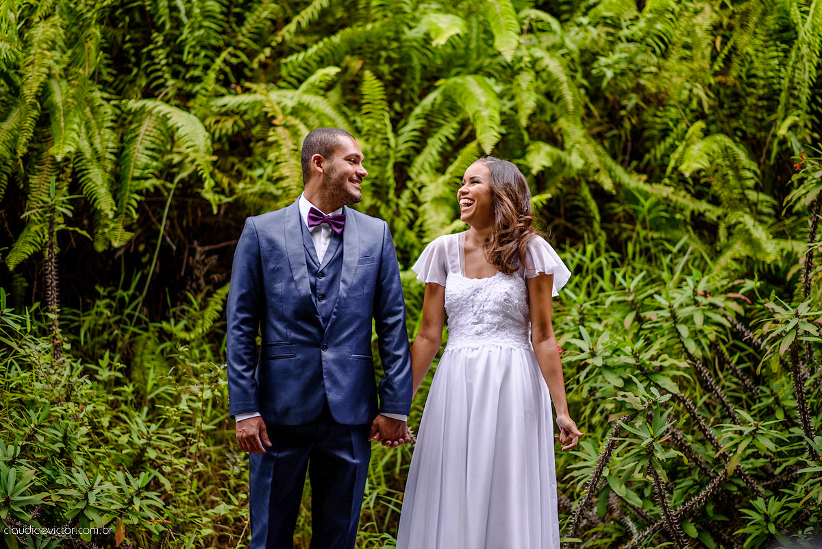 Lindo casamento com noivo e noiva realizado em Vila Velha por fotógrafos de casamento de Vila Velha fotógrafos de casamento de Vitória fotógrafos de casamento de Serra Espírito Santo e fotos externas em Pedra Azul ES