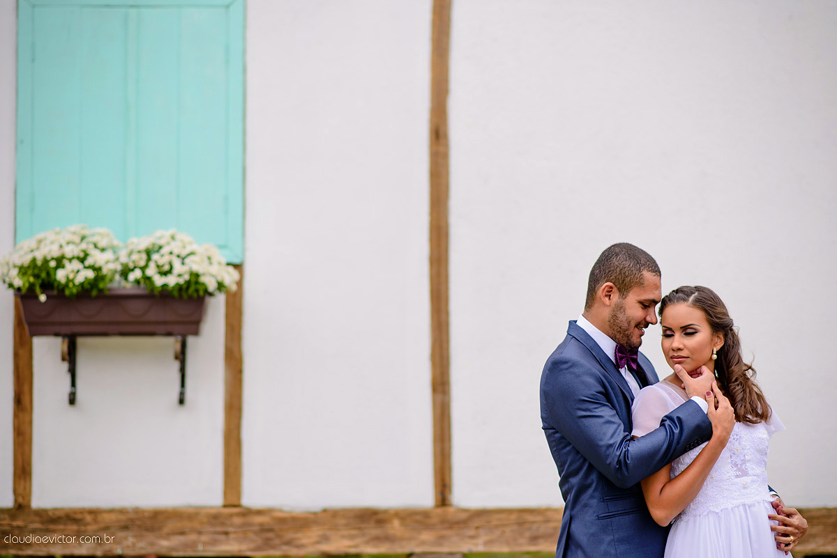 Lindo casamento com noivo e noiva realizado em Vila Velha por fotógrafos de casamento de Vila Velha fotógrafos de casamento de Vitória fotógrafos de casamento de Serra Espírito Santo e fotos externas em Pedra Azul ES