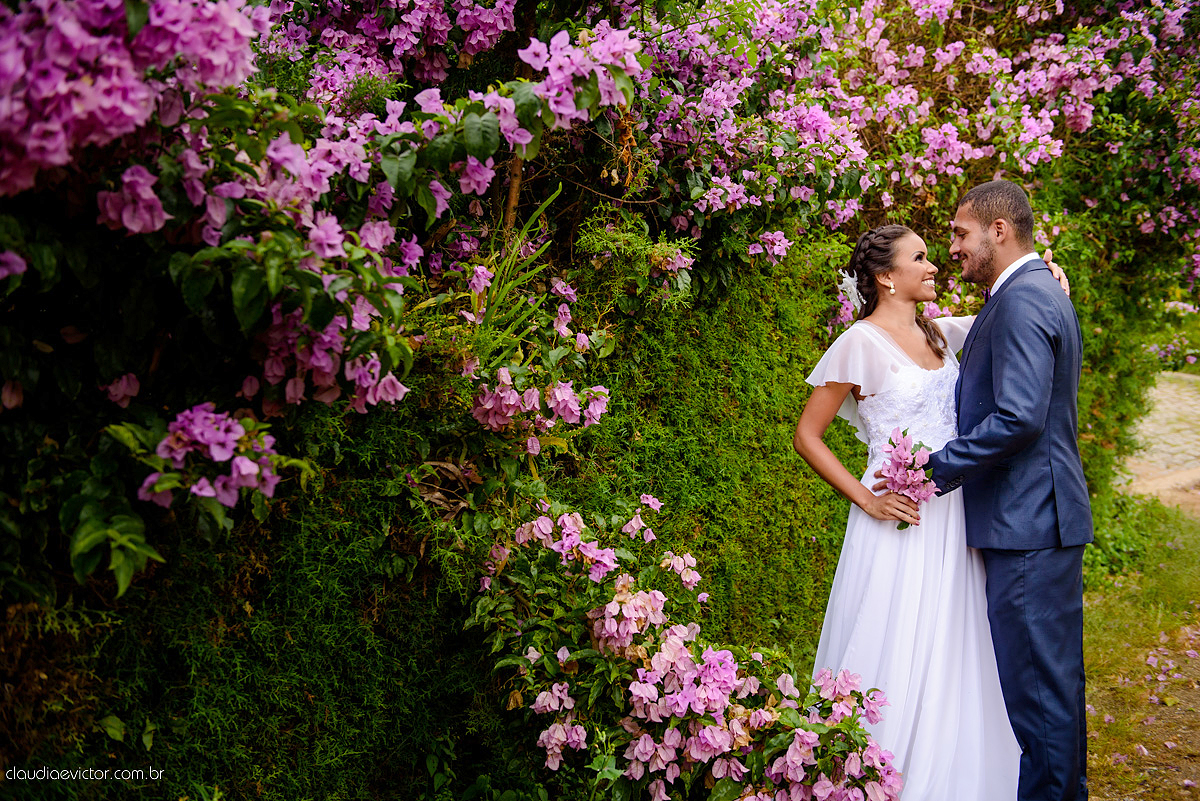 Lindo casamento com noivo e noiva realizado em Vila Velha por fotógrafos de casamento de Vila Velha fotógrafos de casamento de Vitória fotógrafos de casamento de Serra Espírito Santo e fotos externas em Pedra Azul ES