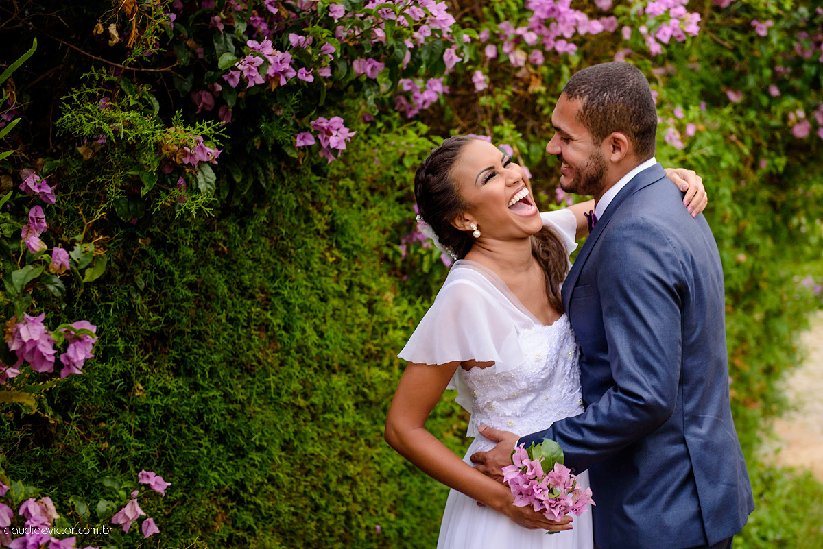 Lindo casamento com noivo e noiva realizado em Vila Velha por fotógrafos de casamento de Vila Velha fotógrafos de casamento de Vitória fotógrafos de casamento de Serra Espírito Santo e fotos externas em Pedra Azul ES