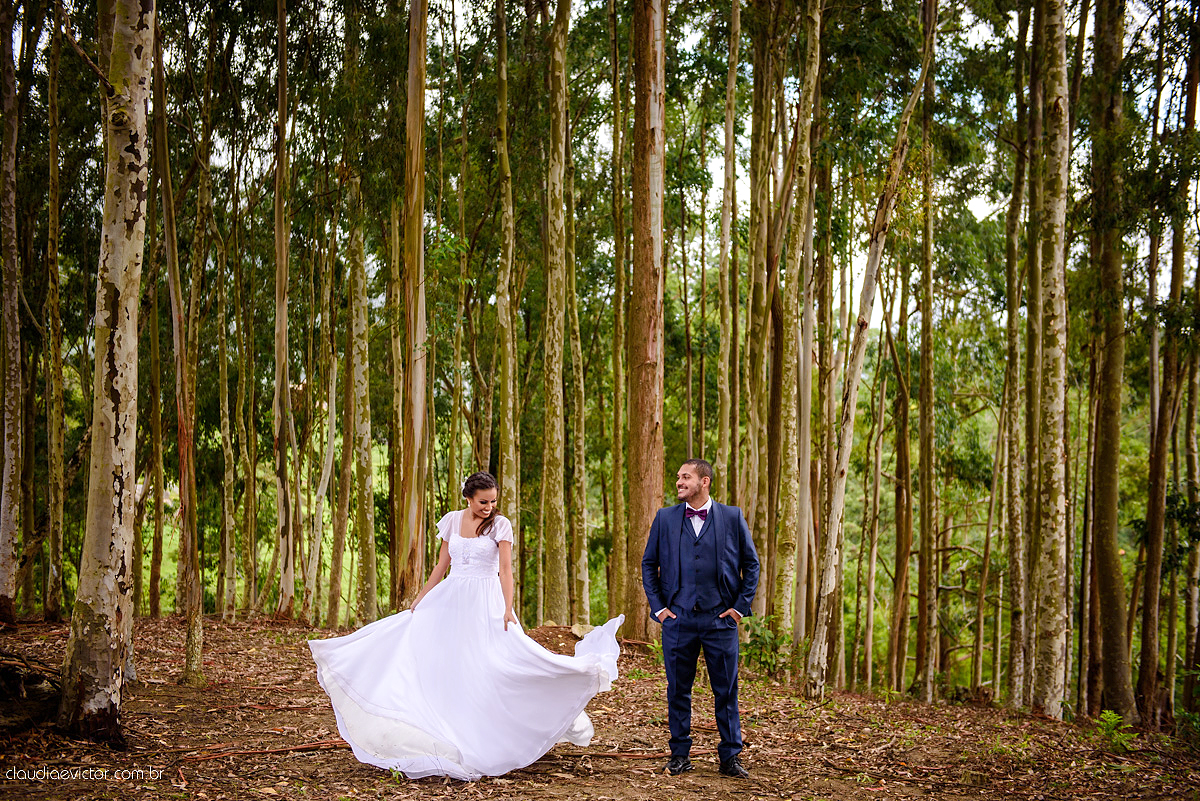 Lindo casamento com noivo e noiva realizado em Vila Velha por fotógrafos de casamento de Vila Velha fotógrafos de casamento de Vitória fotógrafos de casamento de Serra Espírito Santo e fotos externas em Pedra Azul ES
