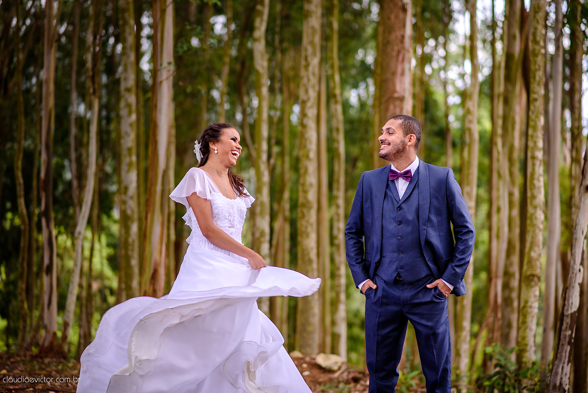 Lindo casamento com noivo e noiva realizado em Vila Velha por fotógrafos de casamento de Vila Velha fotógrafos de casamento de Vitória fotógrafos de casamento de Serra Espírito Santo e fotos externas em Pedra Azul ES