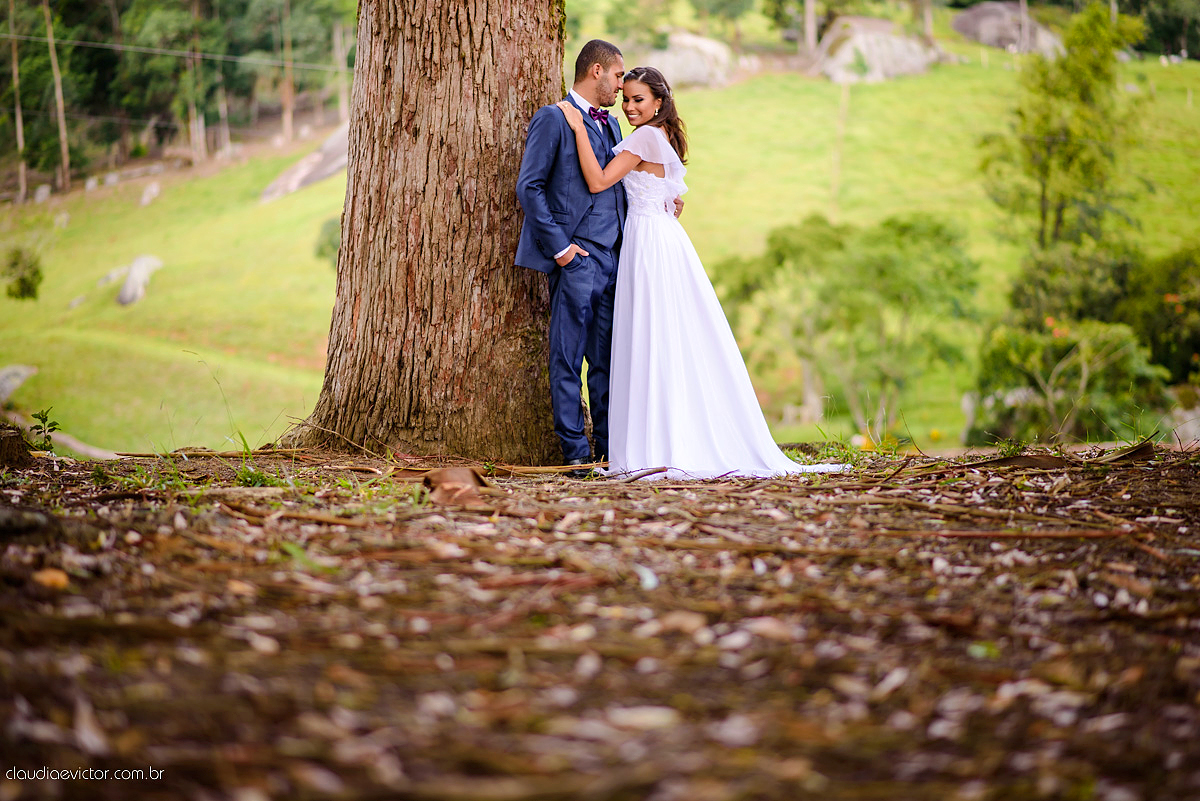 Lindo casamento com noivo e noiva realizado em Vila Velha por fotógrafos de casamento de Vila Velha fotógrafos de casamento de Vitória fotógrafos de casamento de Serra Espírito Santo e fotos externas em Pedra Azul ES