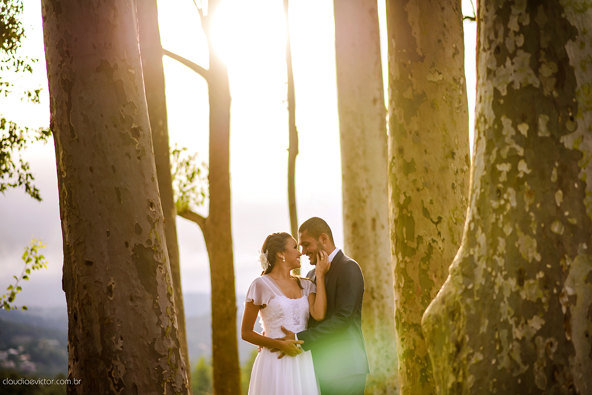 Lindo casamento com noivo e noiva realizado em Vila Velha por fotógrafos de casamento de Vila Velha fotógrafos de casamento de Vitória fotógrafos de casamento de Serra Espírito Santo e fotos externas em Pedra Azul ES