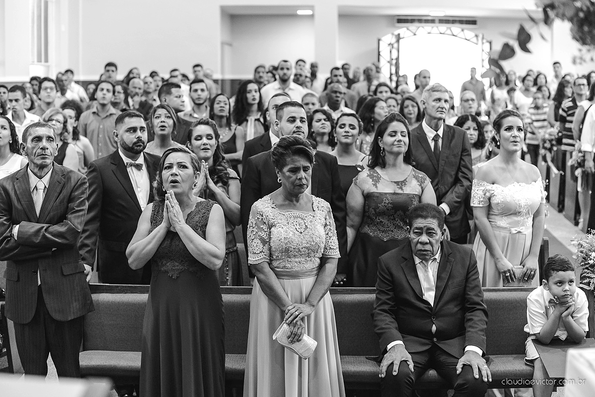 Lindo casamento com noivo e noiva realizado em Vila Velha por fotógrafos de casamento de Vila Velha fotógrafos de casamento de Vitória fotógrafos de casamento de Serra Espírito Santo e fotos externas em Pedra Azul ES