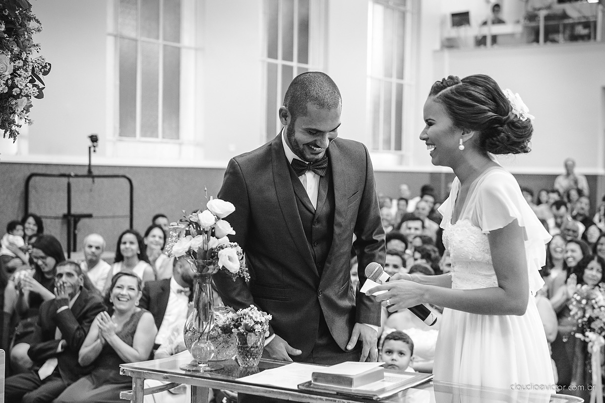Lindo casamento com noivo e noiva realizado em Vila Velha por fotógrafos de casamento de Vila Velha fotógrafos de casamento de Vitória fotógrafos de casamento de Serra Espírito Santo e fotos externas em Pedra Azul ES