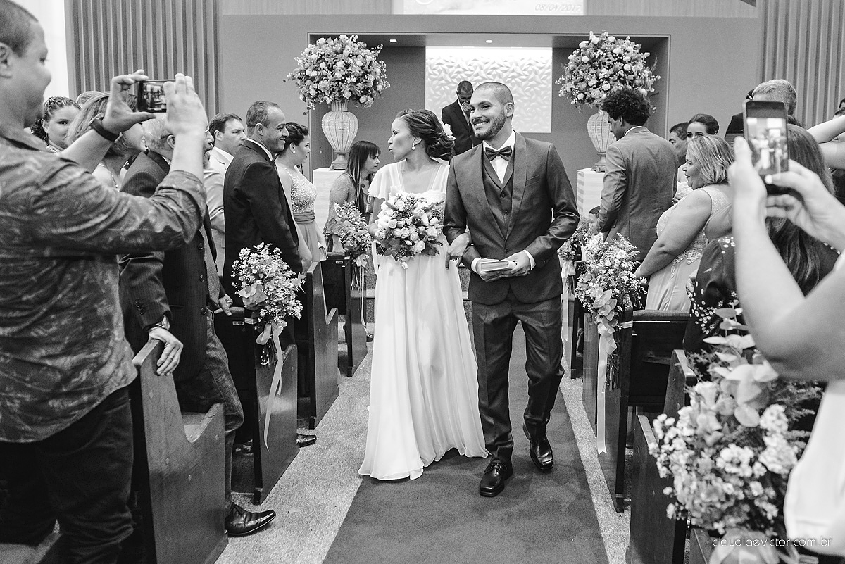 Lindo casamento com noivo e noiva realizado em Vila Velha por fotógrafos de casamento de Vila Velha fotógrafos de casamento de Vitória fotógrafos de casamento de Serra Espírito Santo e fotos externas em Pedra Azul ES
