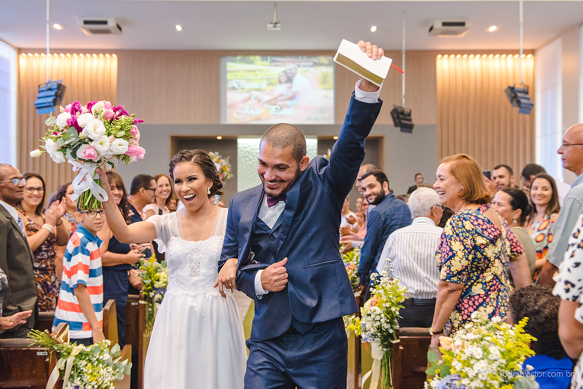 Lindo casamento com noivo e noiva realizado em Vila Velha por fotógrafos de casamento de Vila Velha fotógrafos de casamento de Vitória fotógrafos de casamento de Serra Espírito Santo e fotos externas em Pedra Azul ES