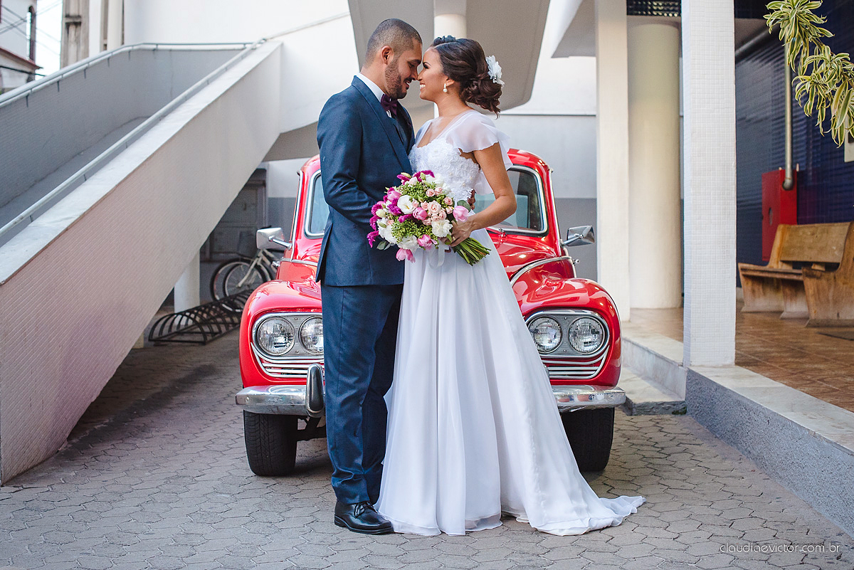 Lindo casamento com noivo e noiva realizado em Vila Velha por fotógrafos de casamento de Vila Velha fotógrafos de casamento de Vitória fotógrafos de casamento de Serra Espírito Santo e fotos externas em Pedra Azul ES