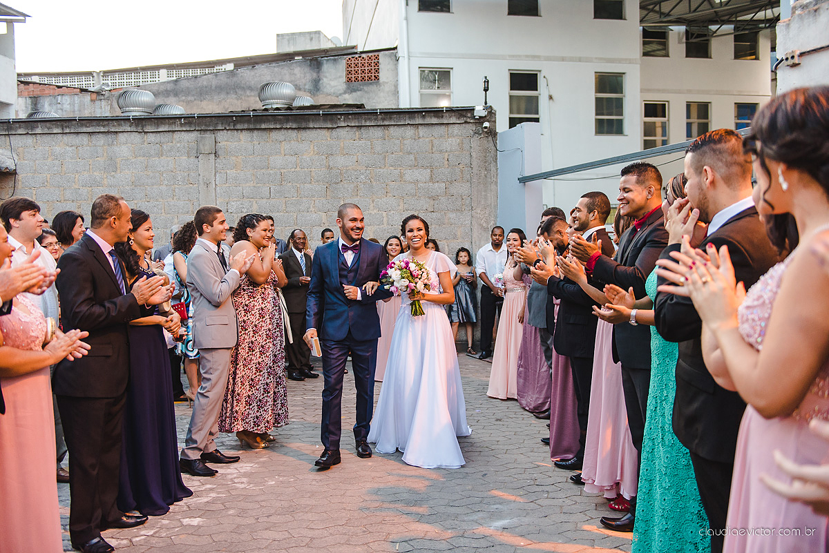 Lindo casamento com noivo e noiva realizado em Vila Velha por fotógrafos de casamento de Vila Velha fotógrafos de casamento de Vitória fotógrafos de casamento de Serra Espírito Santo e fotos externas em Pedra Azul ES