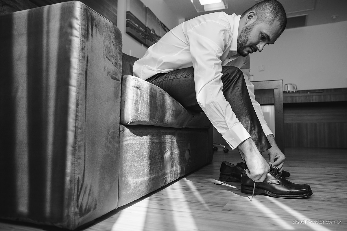 Lindo casamento com noivo e noiva realizado em Vila Velha por fotógrafos de casamento de Vila Velha fotógrafos de casamento de Vitória fotógrafos de casamento de Serra Espírito Santo e fotos externas em Pedra Azul ES