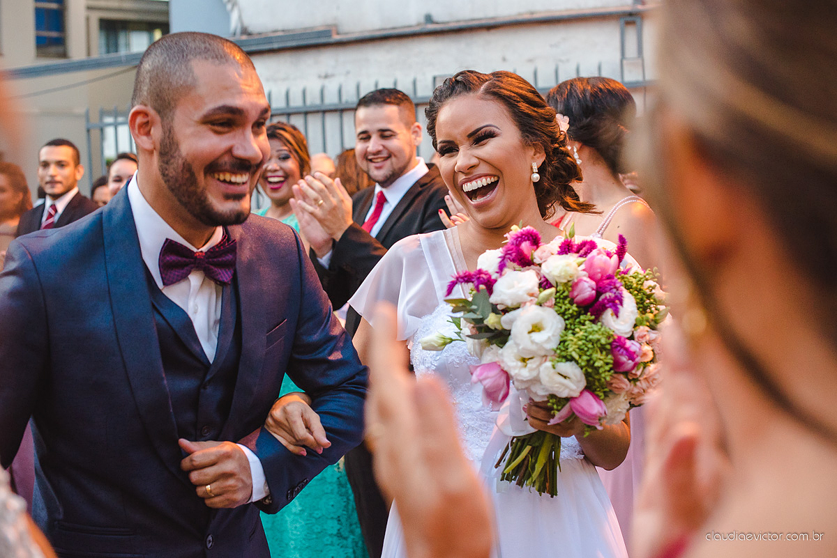 Lindo casamento com noivo e noiva realizado em Vila Velha por fotógrafos de casamento de Vila Velha fotógrafos de casamento de Vitória fotógrafos de casamento de Serra Espírito Santo e fotos externas em Pedra Azul ES