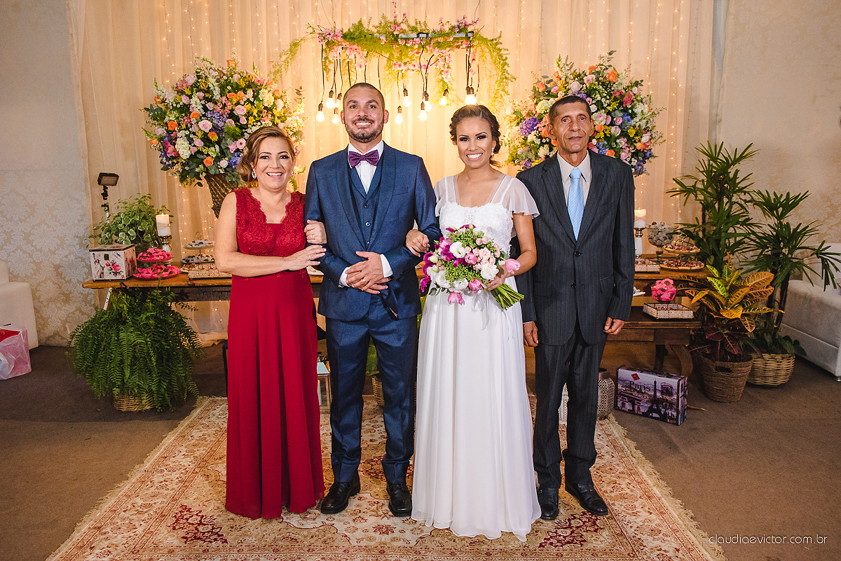 Lindo casamento com noivo e noiva realizado em Vila Velha por fotógrafos de casamento de Vila Velha fotógrafos de casamento de Vitória fotógrafos de casamento de Serra Espírito Santo e fotos externas em Pedra Azul ES