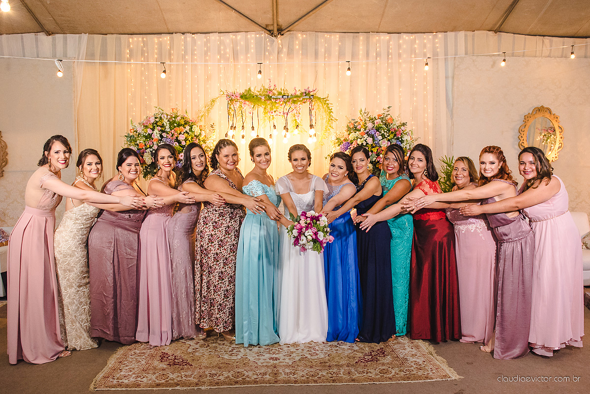 Lindo casamento com noivo e noiva realizado em Vila Velha por fotógrafos de casamento de Vila Velha fotógrafos de casamento de Vitória fotógrafos de casamento de Serra Espírito Santo e fotos externas em Pedra Azul ES