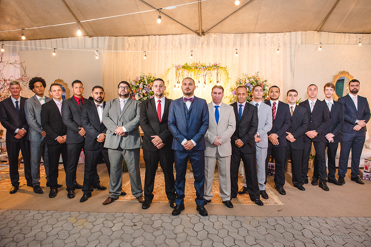 Lindo casamento com noivo e noiva realizado em Vila Velha por fotógrafos de casamento de Vila Velha fotógrafos de casamento de Vitória fotógrafos de casamento de Serra Espírito Santo e fotos externas em Pedra Azul ES
