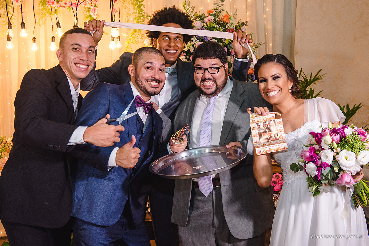 Lindo casamento com noivo e noiva realizado em Vila Velha por fotógrafos de casamento de Vila Velha fotógrafos de casamento de Vitória fotógrafos de casamento de Serra Espírito Santo e fotos externas em Pedra Azul ES
