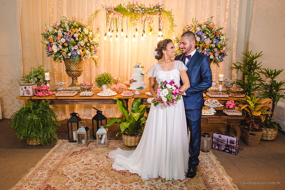 Lindo casamento com noivo e noiva realizado em Vila Velha por fotógrafos de casamento de Vila Velha fotógrafos de casamento de Vitória fotógrafos de casamento de Serra Espírito Santo e fotos externas em Pedra Azul ES
