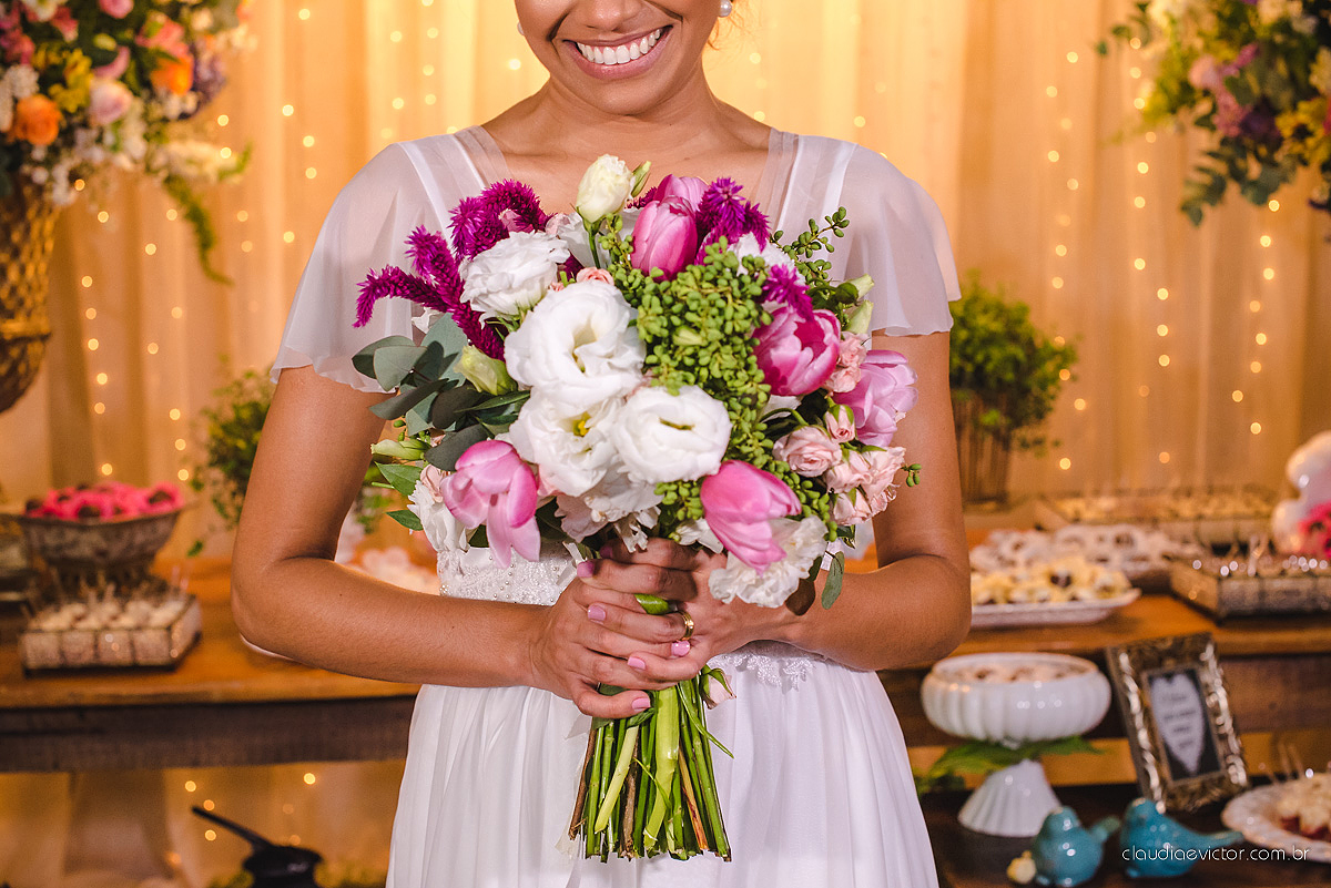 Lindo casamento com noivo e noiva realizado em Vila Velha por fotógrafos de casamento de Vila Velha fotógrafos de casamento de Vitória fotógrafos de casamento de Serra Espírito Santo e fotos externas em Pedra Azul ES