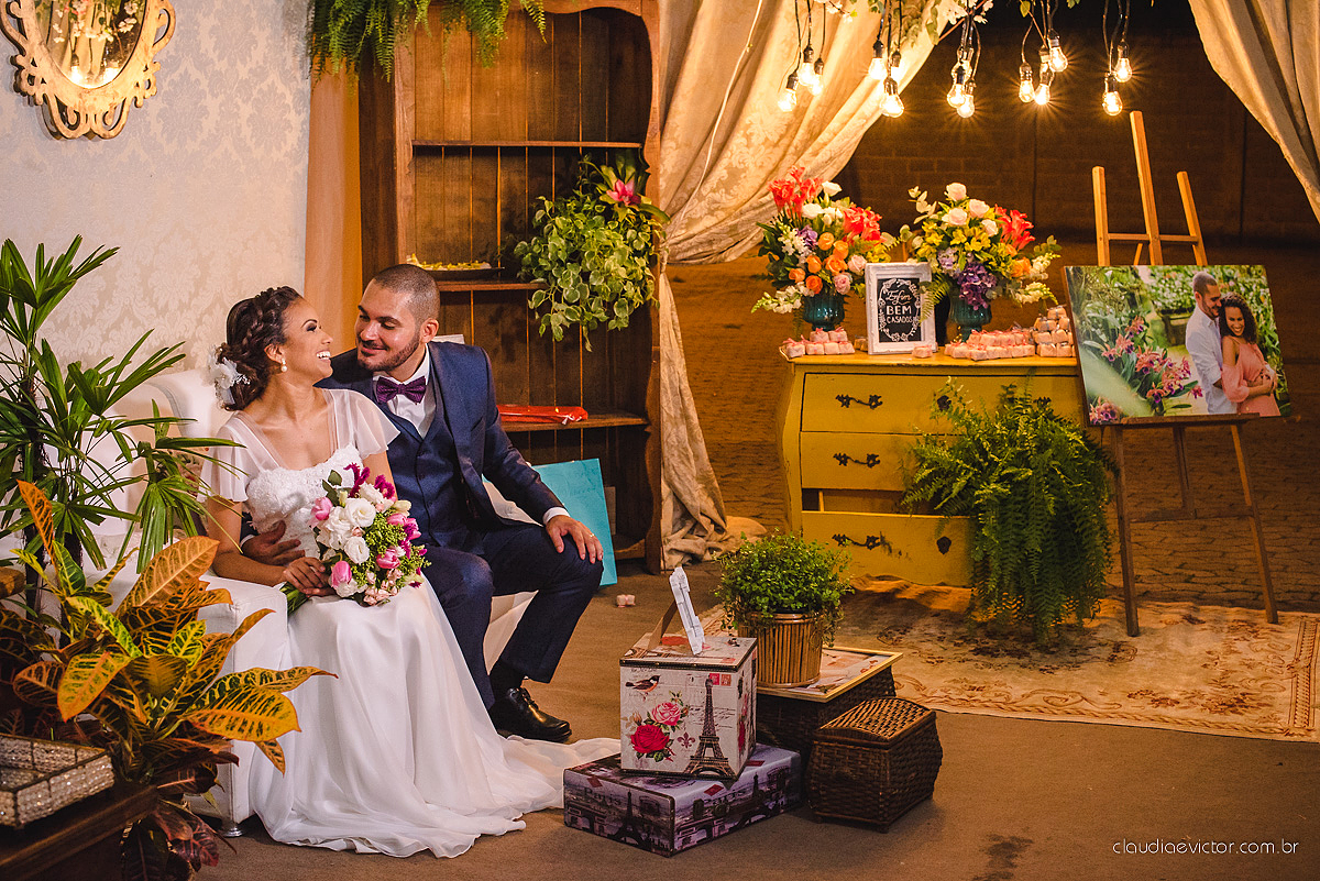 Lindo casamento com noivo e noiva realizado em Vila Velha por fotógrafos de casamento de Vila Velha fotógrafos de casamento de Vitória fotógrafos de casamento de Serra Espírito Santo e fotos externas em Pedra Azul ES