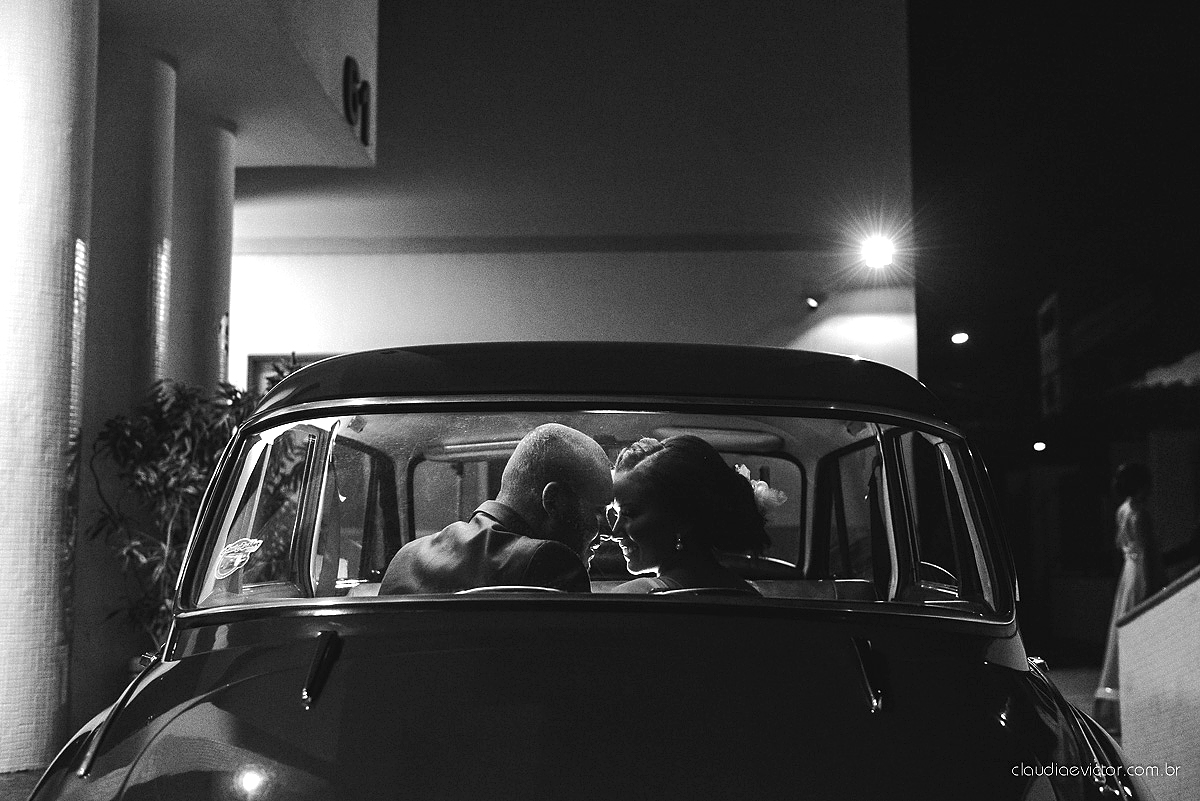 Lindo casamento com noivo e noiva realizado em Vila Velha por fotógrafos de casamento de Vila Velha fotógrafos de casamento de Vitória fotógrafos de casamento de Serra Espírito Santo e fotos externas em Pedra Azul ES