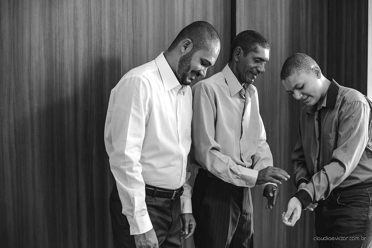 Lindo casamento com noivo e noiva realizado em Vila Velha por fotógrafos de casamento de Vila Velha fotógrafos de casamento de Vitória fotógrafos de casamento de Serra Espírito Santo e fotos externas em Pedra Azul ES