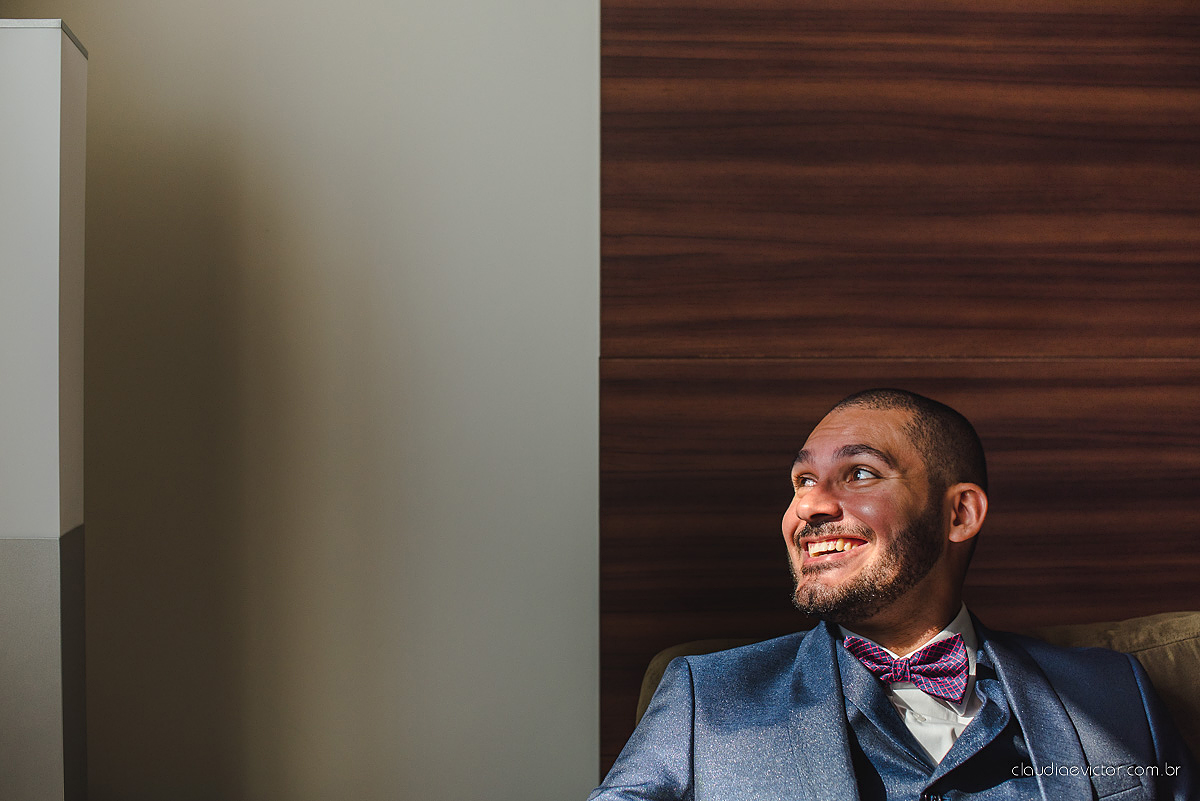 Lindo casamento com noivo e noiva realizado em Vila Velha por fotógrafos de casamento de Vila Velha fotógrafos de casamento de Vitória fotógrafos de casamento de Serra Espírito Santo e fotos externas em Pedra Azul ES