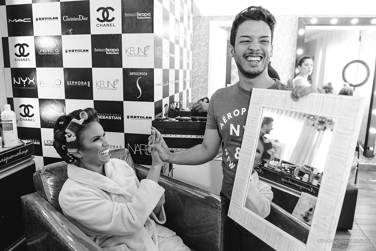 Lindo casamento com noivo e noiva realizado em Vila Velha por fotógrafos de casamento de Vila Velha fotógrafos de casamento de Vitória fotógrafos de casamento de Serra Espírito Santo e fotos externas em Pedra Azul ES