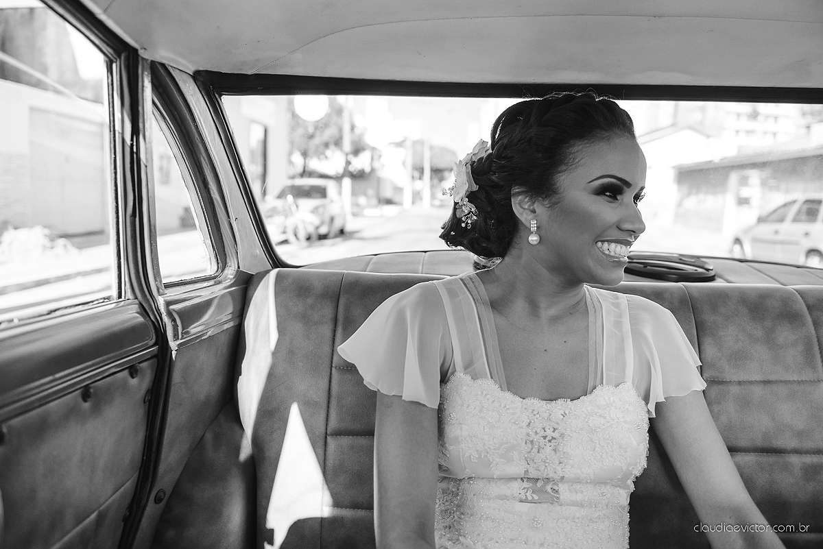 Lindo casamento com noivo e noiva realizado em Vila Velha por fotógrafos de casamento de Vila Velha fotógrafos de casamento de Vitória fotógrafos de casamento de Serra Espírito Santo e fotos externas em Pedra Azul ES