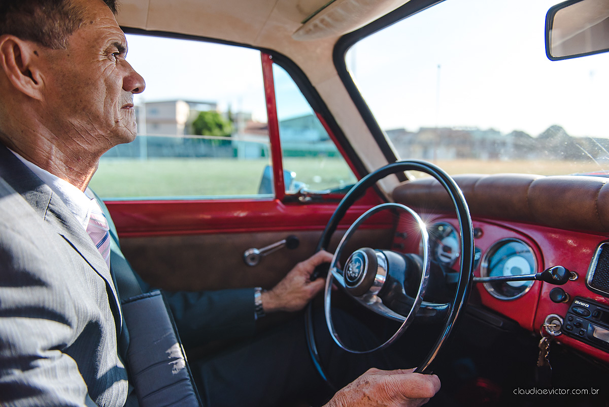 Lindo casamento com noivo e noiva realizado em Vila Velha por fotógrafos de casamento de Vila Velha fotógrafos de casamento de Vitória fotógrafos de casamento de Serra Espírito Santo e fotos externas em Pedra Azul ES