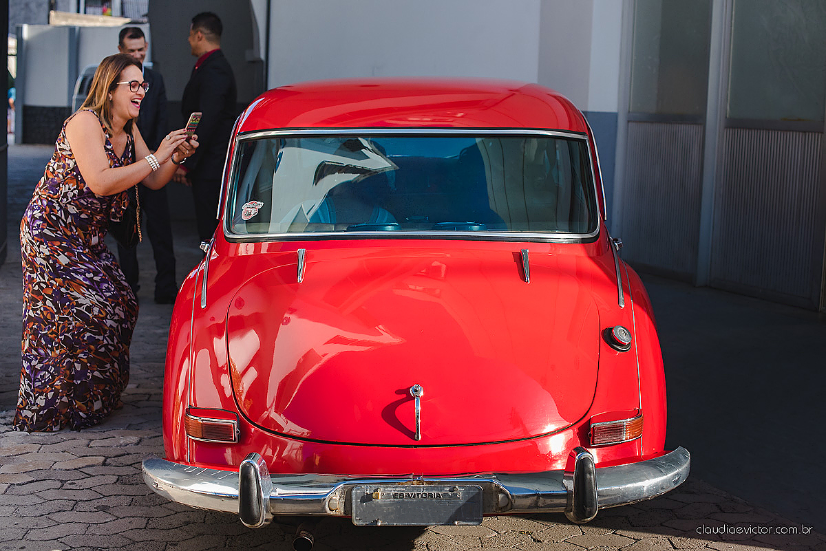 Lindo casamento com noivo e noiva realizado em Vila Velha por fotógrafos de casamento de Vila Velha fotógrafos de casamento de Vitória fotógrafos de casamento de Serra Espírito Santo e fotos externas em Pedra Azul ES