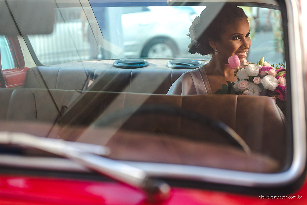 Lindo casamento com noivo e noiva realizado em Vila Velha por fotógrafos de casamento de Vila Velha fotógrafos de casamento de Vitória fotógrafos de casamento de Serra Espírito Santo e fotos externas em Pedra Azul ES