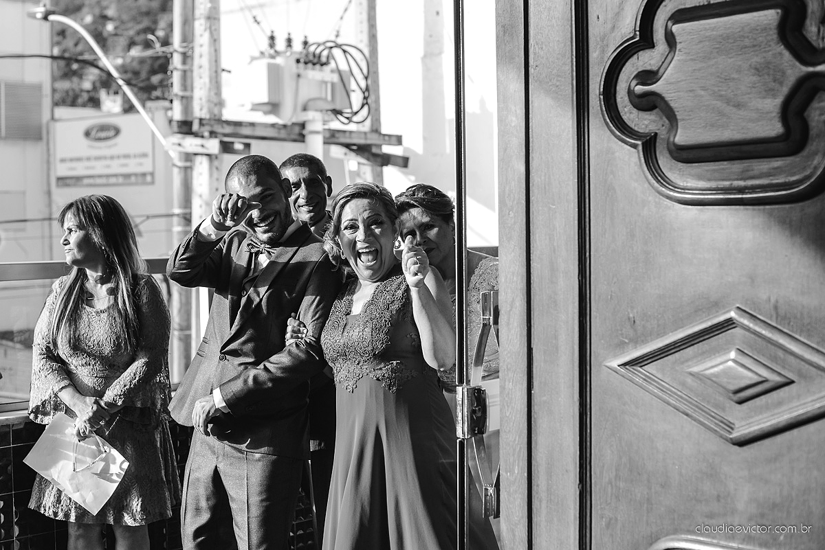 Lindo casamento com noivo e noiva realizado em Vila Velha por fotógrafos de casamento de Vila Velha fotógrafos de casamento de Vitória fotógrafos de casamento de Serra Espírito Santo e fotos externas em Pedra Azul ES