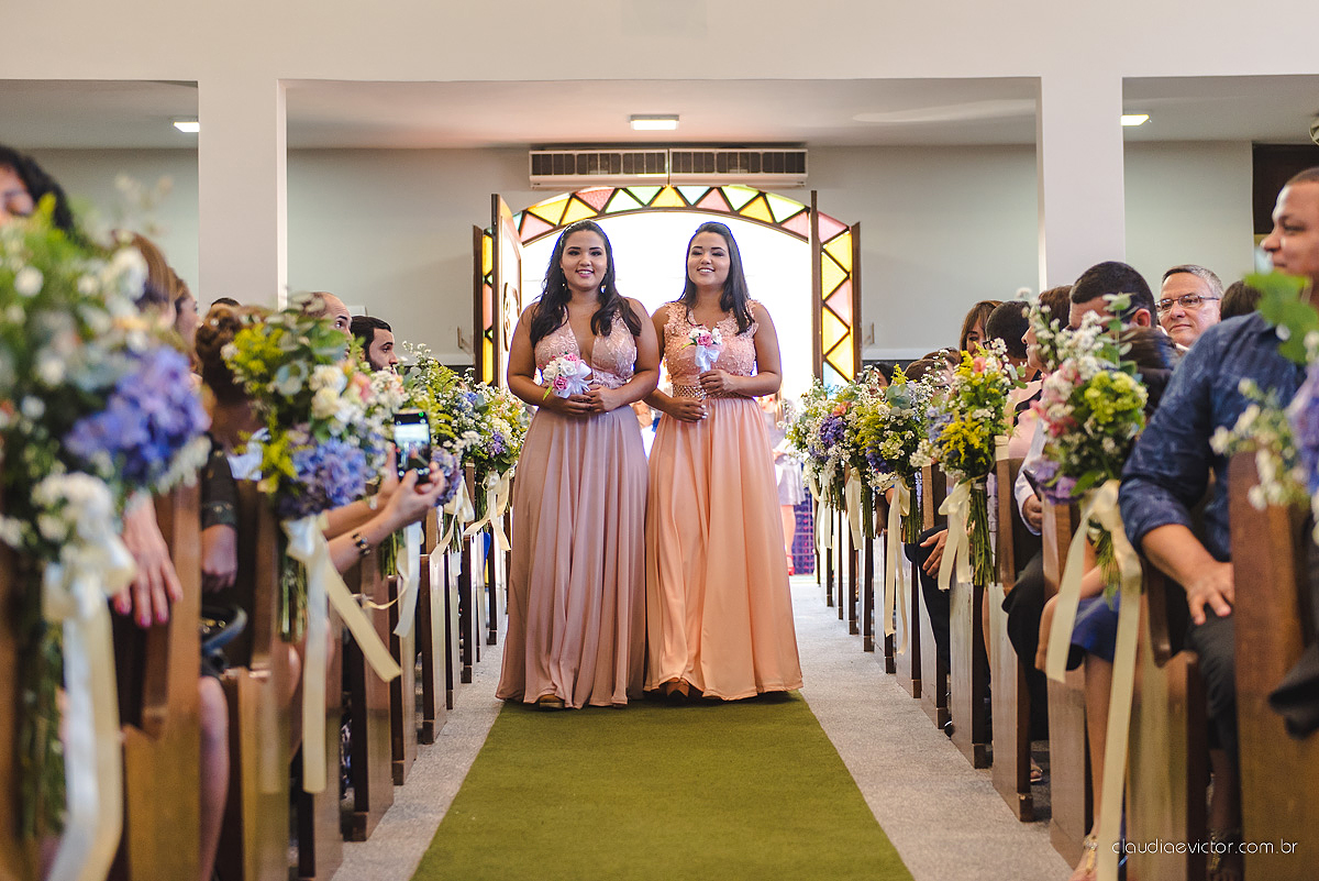 Lindo casamento com noivo e noiva realizado em Vila Velha por fotógrafos de casamento de Vila Velha fotógrafos de casamento de Vitória fotógrafos de casamento de Serra Espírito Santo e fotos externas em Pedra Azul ES