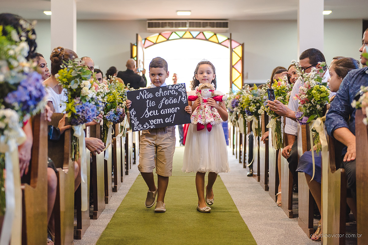 Lindo casamento com noivo e noiva realizado em Vila Velha por fotógrafos de casamento de Vila Velha fotógrafos de casamento de Vitória fotógrafos de casamento de Serra Espírito Santo e fotos externas em Pedra Azul ES