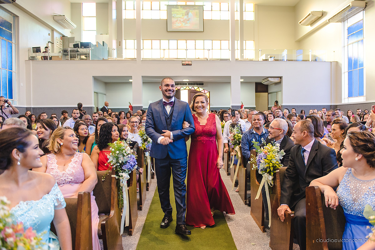 Lindo casamento com noivo e noiva realizado em Vila Velha por fotógrafos de casamento de Vila Velha fotógrafos de casamento de Vitória fotógrafos de casamento de Serra Espírito Santo e fotos externas em Pedra Azul ES