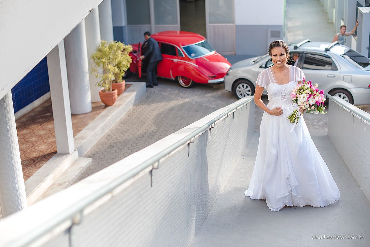 Lindo casamento com noivo e noiva realizado em Vila Velha por fotógrafos de casamento de Vila Velha fotógrafos de casamento de Vitória fotógrafos de casamento de Serra Espírito Santo e fotos externas em Pedra Azul ES