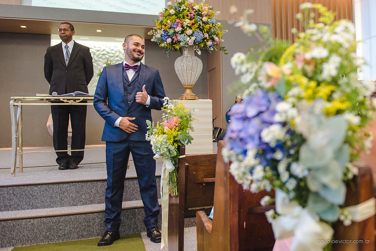 Lindo casamento com noivo e noiva realizado em Vila Velha por fotógrafos de casamento de Vila Velha fotógrafos de casamento de Vitória fotógrafos de casamento de Serra Espírito Santo e fotos externas em Pedra Azul ES