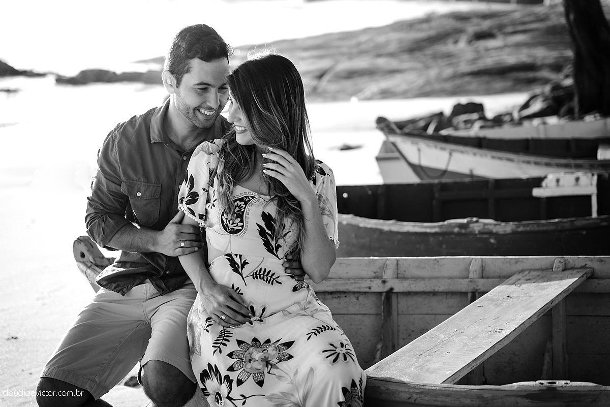 Lindo ensaio de casal e namoro realizado em Guarapari Meaipe por fotógrafos de casamento de Vila Velha fotógrafos de casamento de Vitória fotógrafos de casamento de Serra Espirito Santo ES com noivo noiva e sorrisos