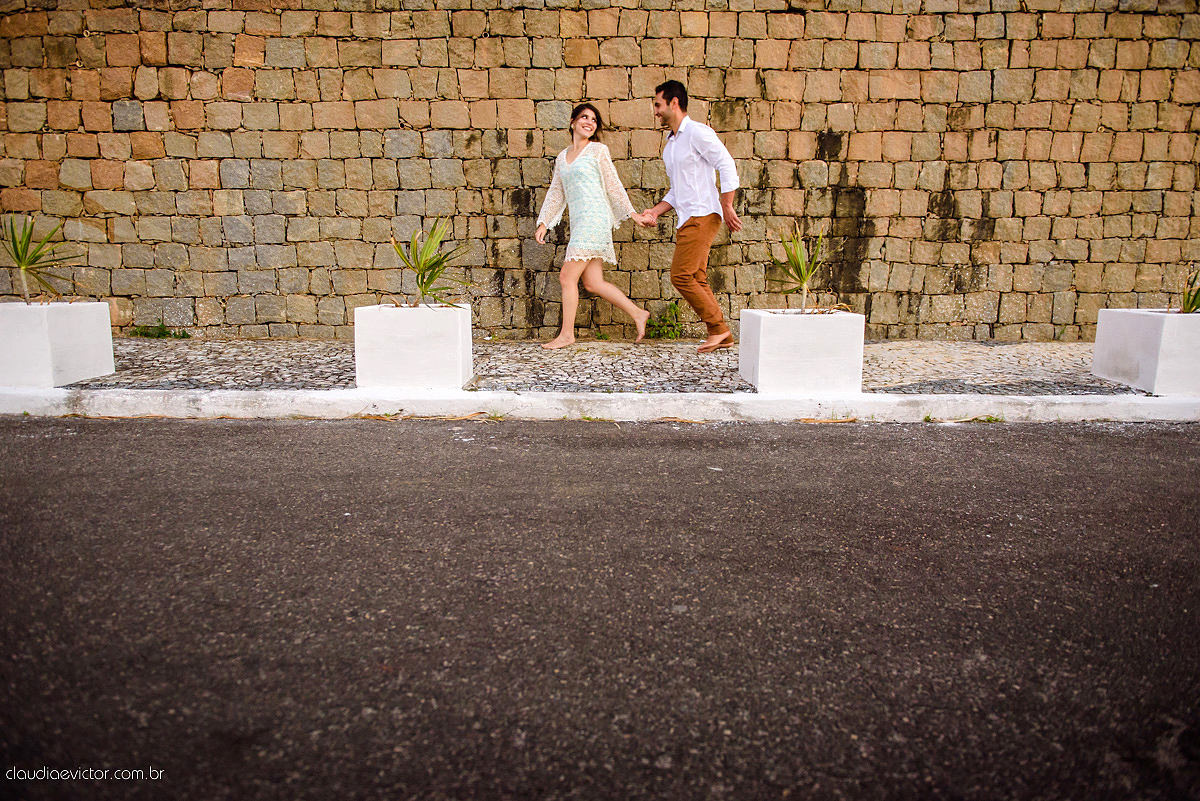 Lindo ensaio de casal e namoro realizado em Guarapari Meaipe por fotógrafos de casamento de Vila Velha fotógrafos de casamento de Vitória fotógrafos de casamento de Serra Espirito Santo ES com noivo noiva e sorrisos