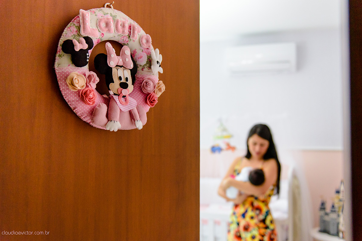Lindo Lifestyle realizado na serra ES por fotógrafos de casamento de Vila Velha fotógrafos de casamento de Vitória fotógrafos de casamento de Serra espirito santo ES com bebê e um lindo quartinho com decoração das princesas da Disney