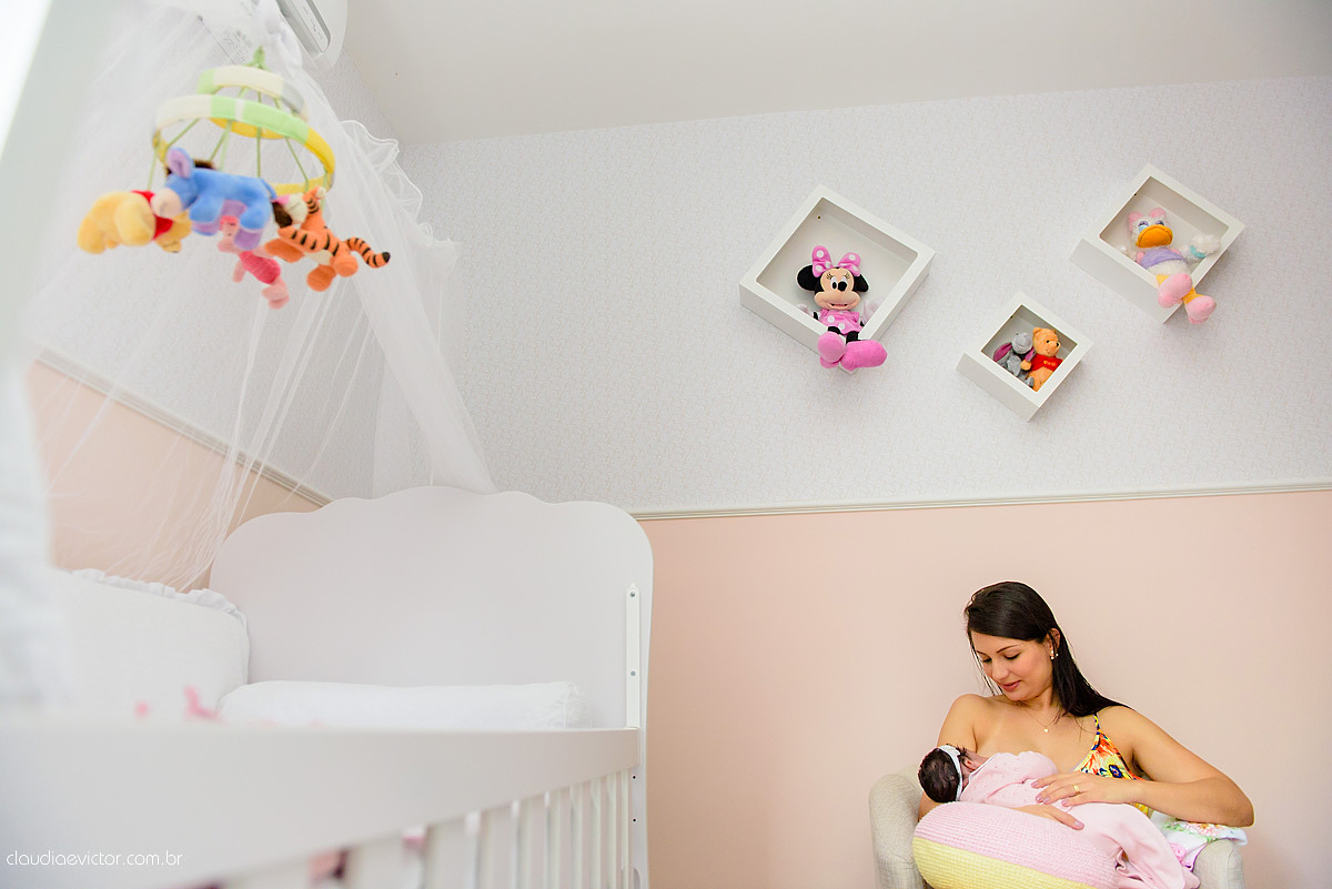 Lindo Lifestyle realizado na serra ES por fotógrafos de casamento de Vila Velha fotógrafos de casamento de Vitória fotógrafos de casamento de Serra espirito santo ES com bebê e um lindo quartinho com decoração das princesas da Disney