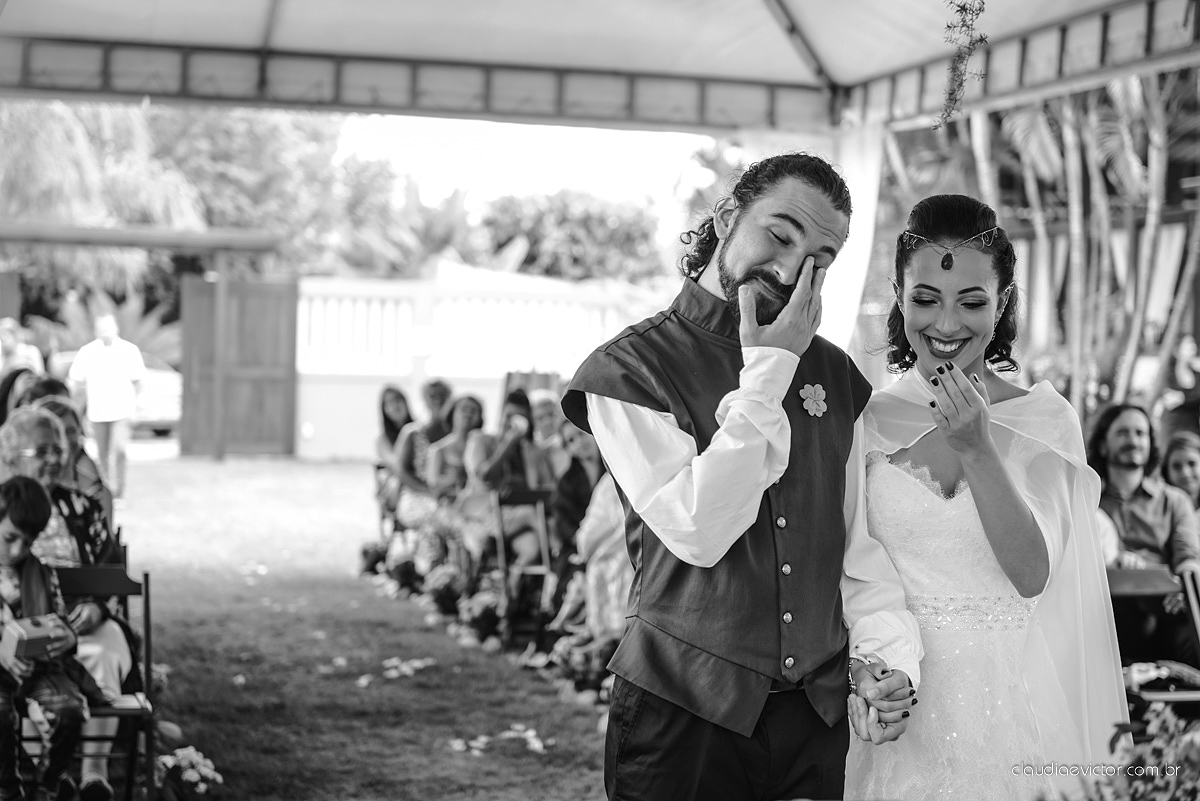 Lindo casamento no estilo Celta medieval realizado na serra por fotógrafos de casamento de Vila Velha fotógrafos de casamento de Vitória fotógrafos de casamento de Serra com sapateado irlandês noivo e noiva com roupas originais e diferentes