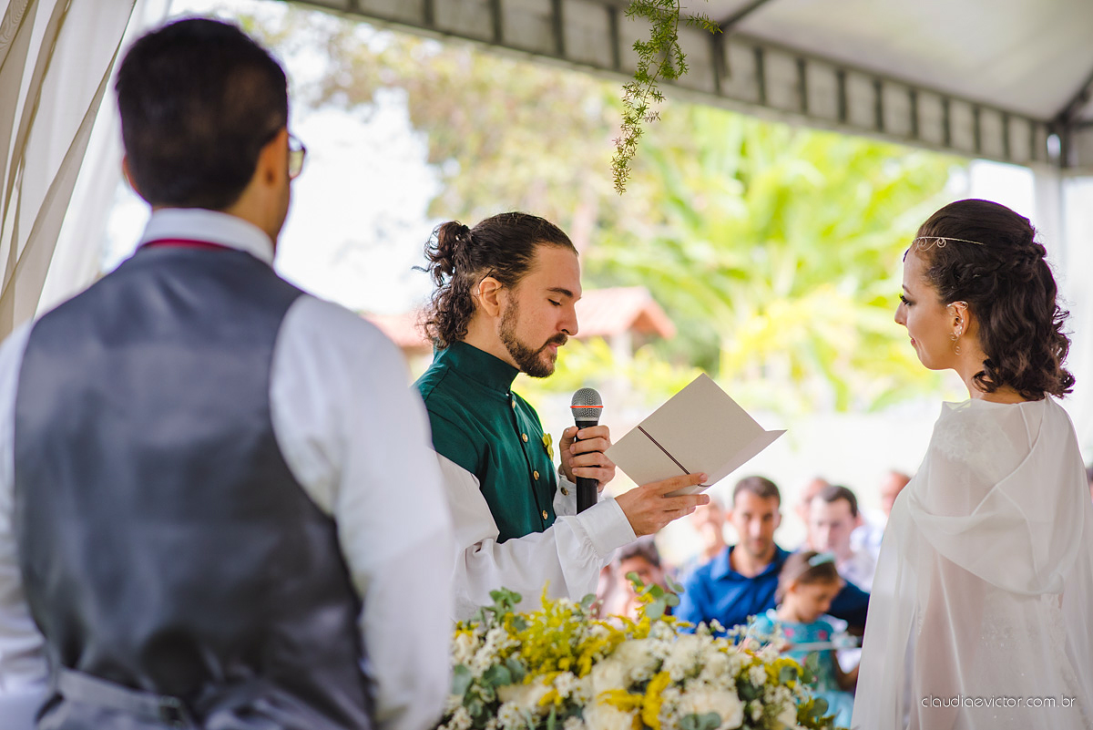 Lindo casamento no estilo Celta medieval realizado na serra por fotógrafos de casamento de Vila Velha fotógrafos de casamento de Vitória fotógrafos de casamento de Serra com sapateado irlandês noivo e noiva com roupas originais e diferentes