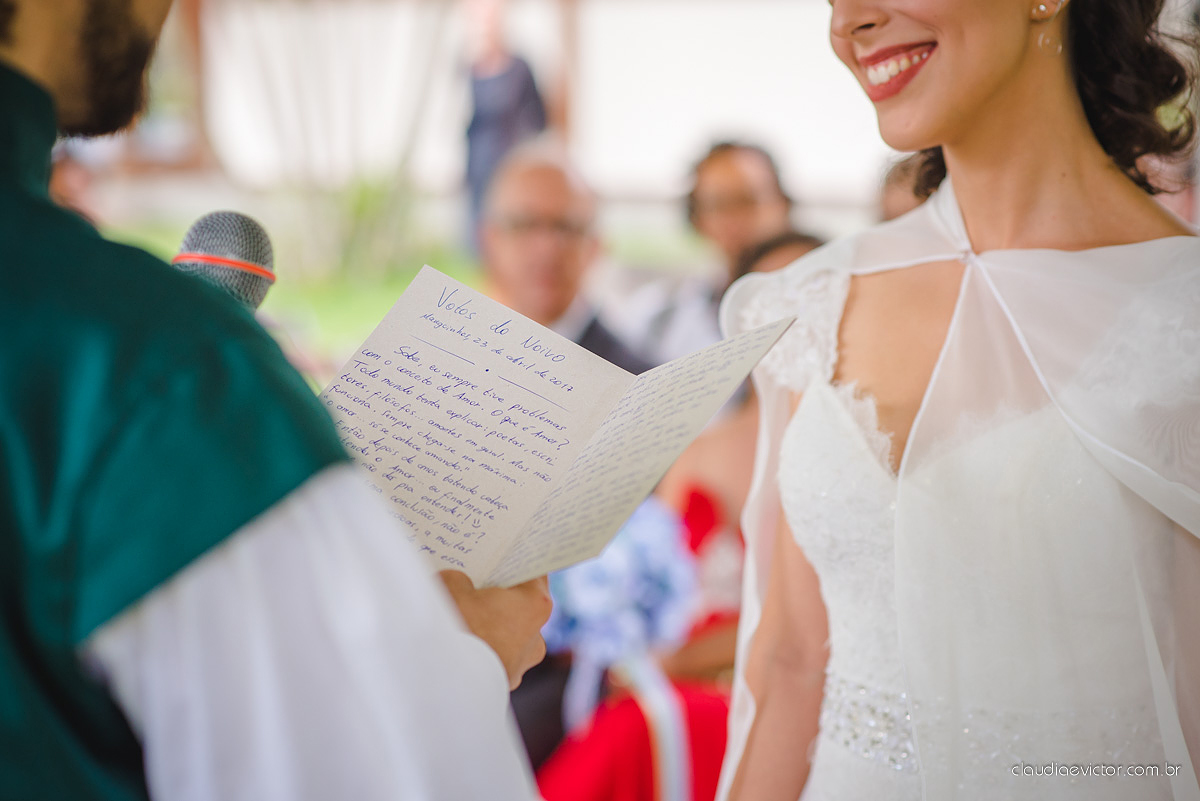 Lindo casamento no estilo Celta medieval realizado na serra por fotógrafos de casamento de Vila Velha fotógrafos de casamento de Vitória fotógrafos de casamento de Serra com sapateado irlandês noivo e noiva com roupas originais e diferentes